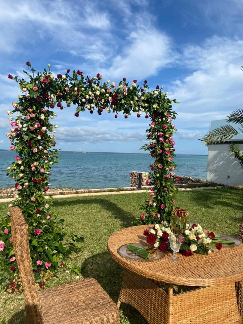 Zanzibar Dt Beachfront Villa Mkunguni Экстерьер фото